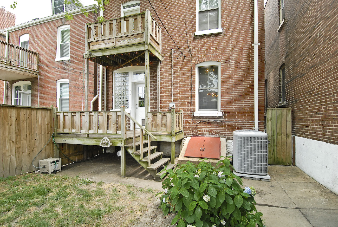 4158 Shaw Blvd - back decks