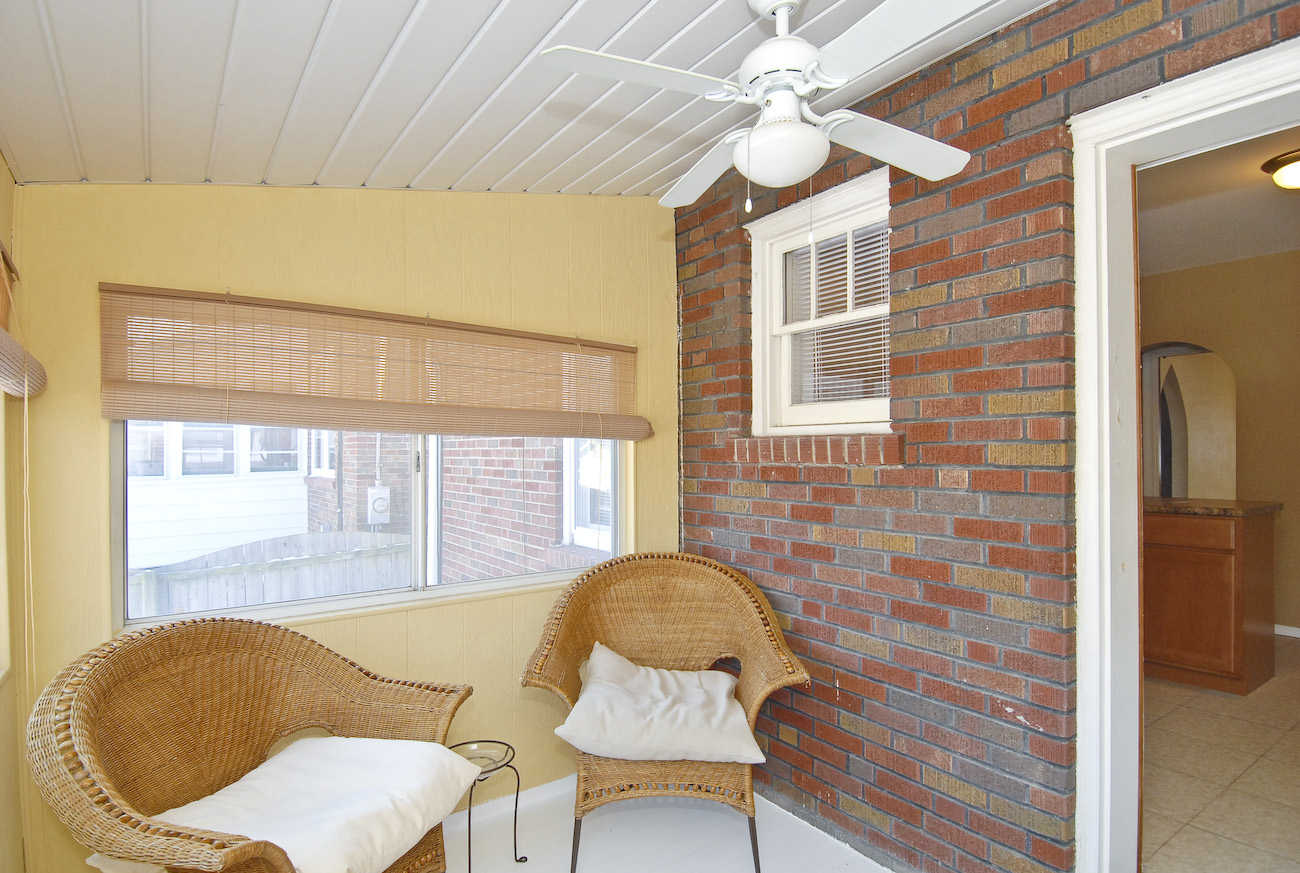 5427 Walsh St, St. Louis - sun room