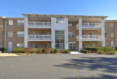 920 Guelbreth 3207 - front of building